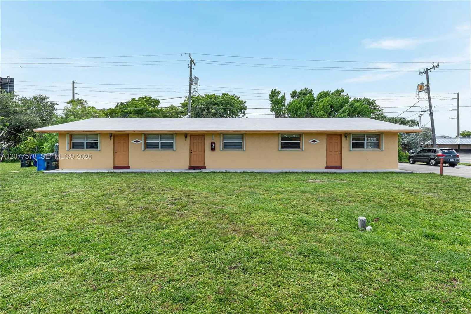Foto de propiedad en 5926 SW 27th Street B, West Park, FL 33023 West Park con MLS# 