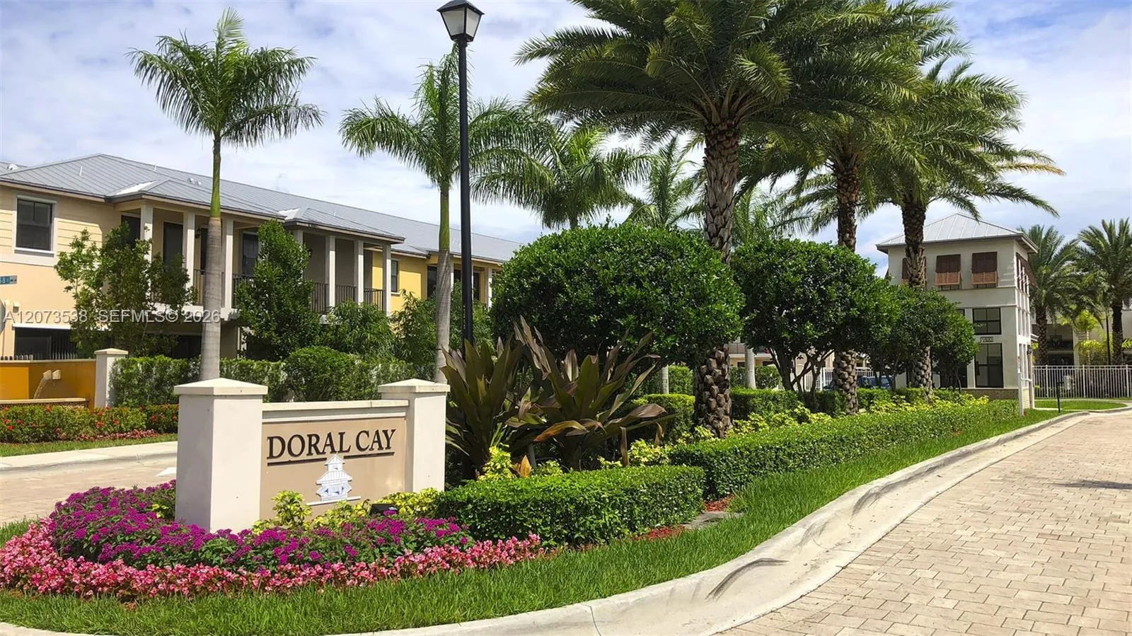 Foto de propiedad en 5930 NW 104th Path, Doral, FL 33178 Doral con MLS# 