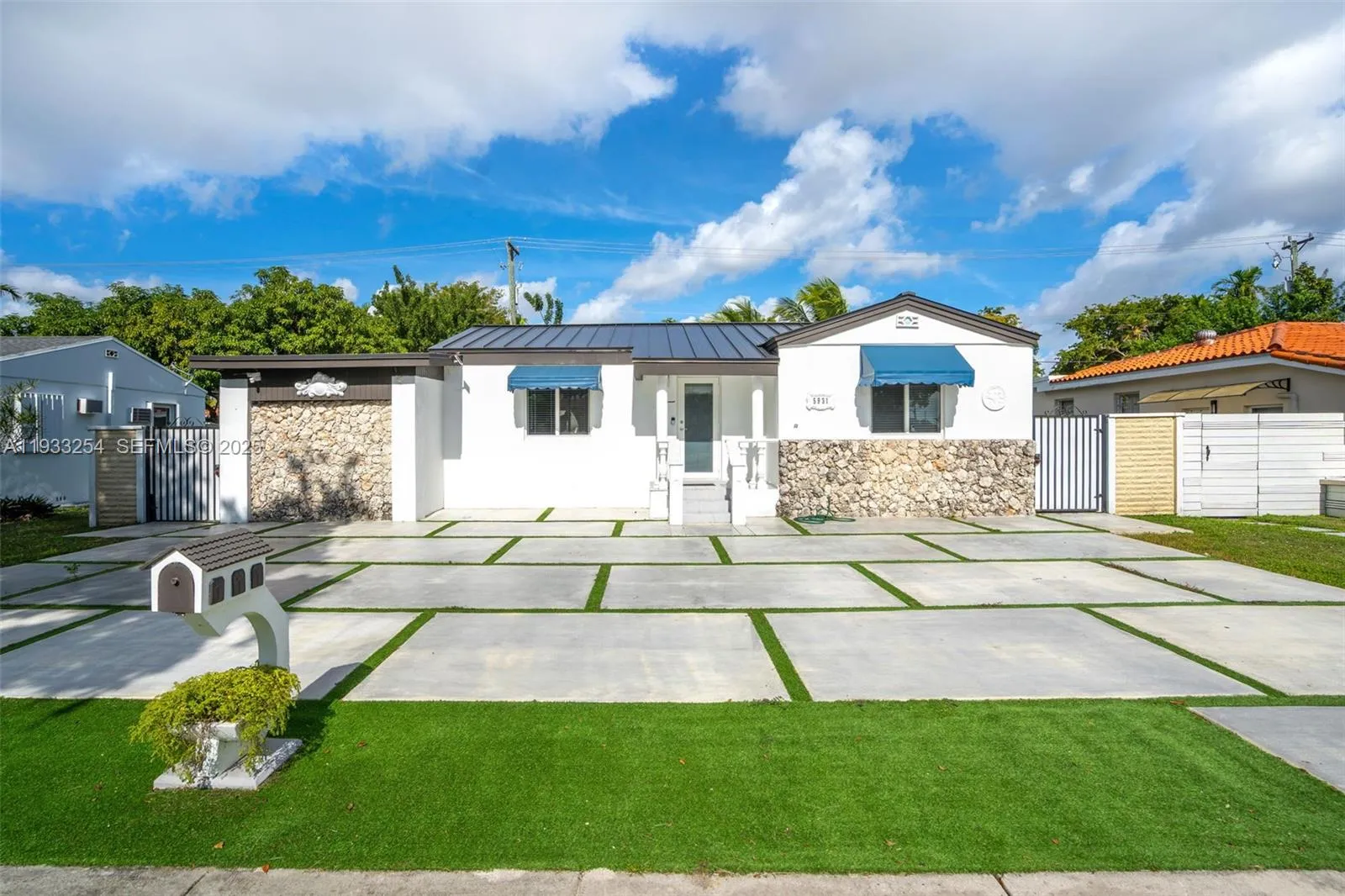 Foto de propiedad en 5931 SW 14th Street, West Miami, FL 33144 West Miami con MLS# 