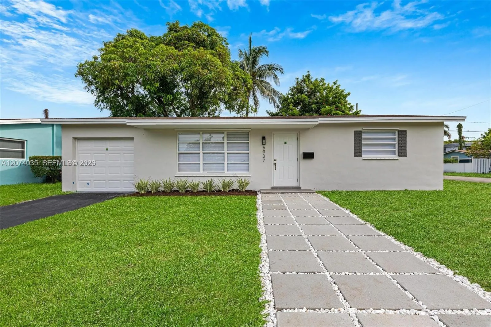 Foto de propiedad en 5937 NW 16th Court, Sunrise, FL 33313 Sunrise con MLS# 