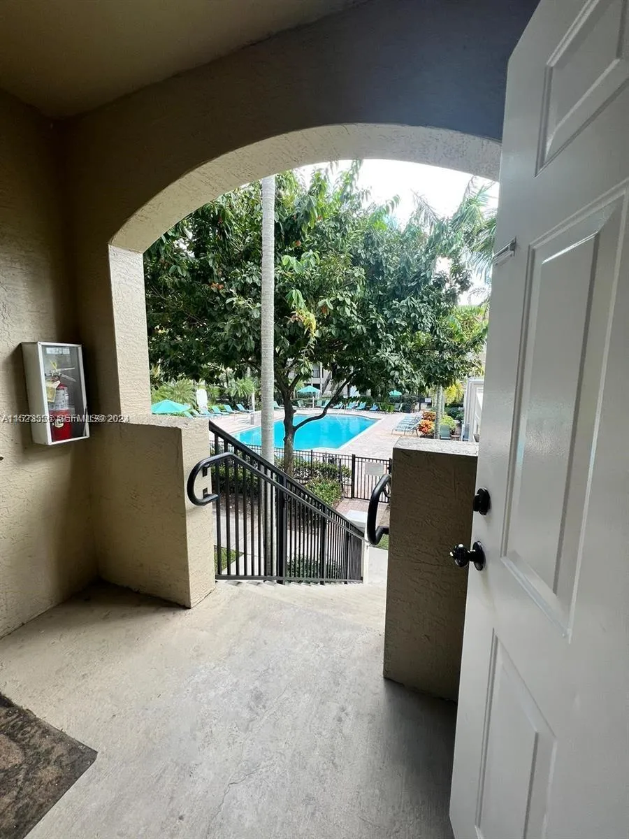Foto de propiedad en 5940 W Sample Road 304, Coral Springs, FL 33067 Coral Springs con MLS# 