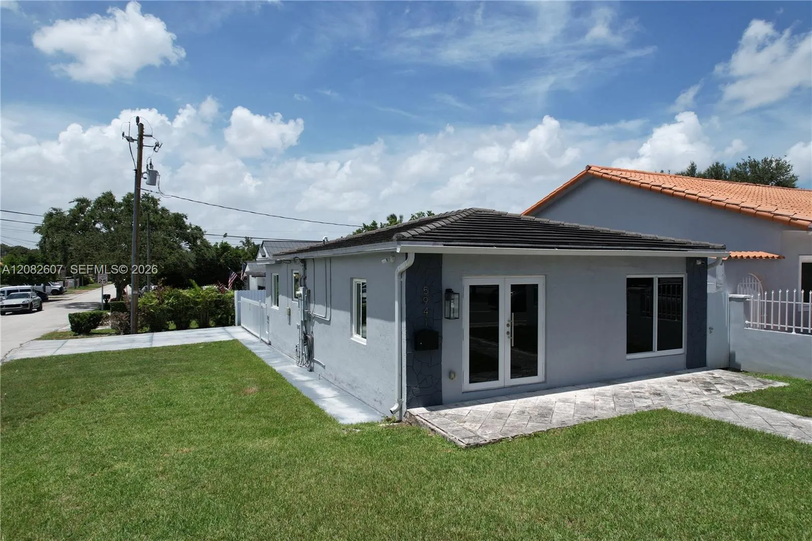 Foto de propiedad en 5941 Coral Way, Miami, FL 33155 Miami con MLS# 