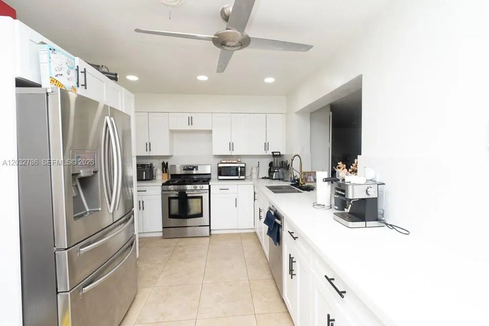 Foto de propiedad en 5941 NW 14th Court 1, Sunrise, FL 33313 Sunrise con MLS# 