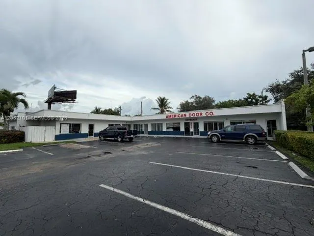 Foto de propiedad en 595 W Prospect Road, Oakland Park, FL 33309 Oakland Park con MLS# 