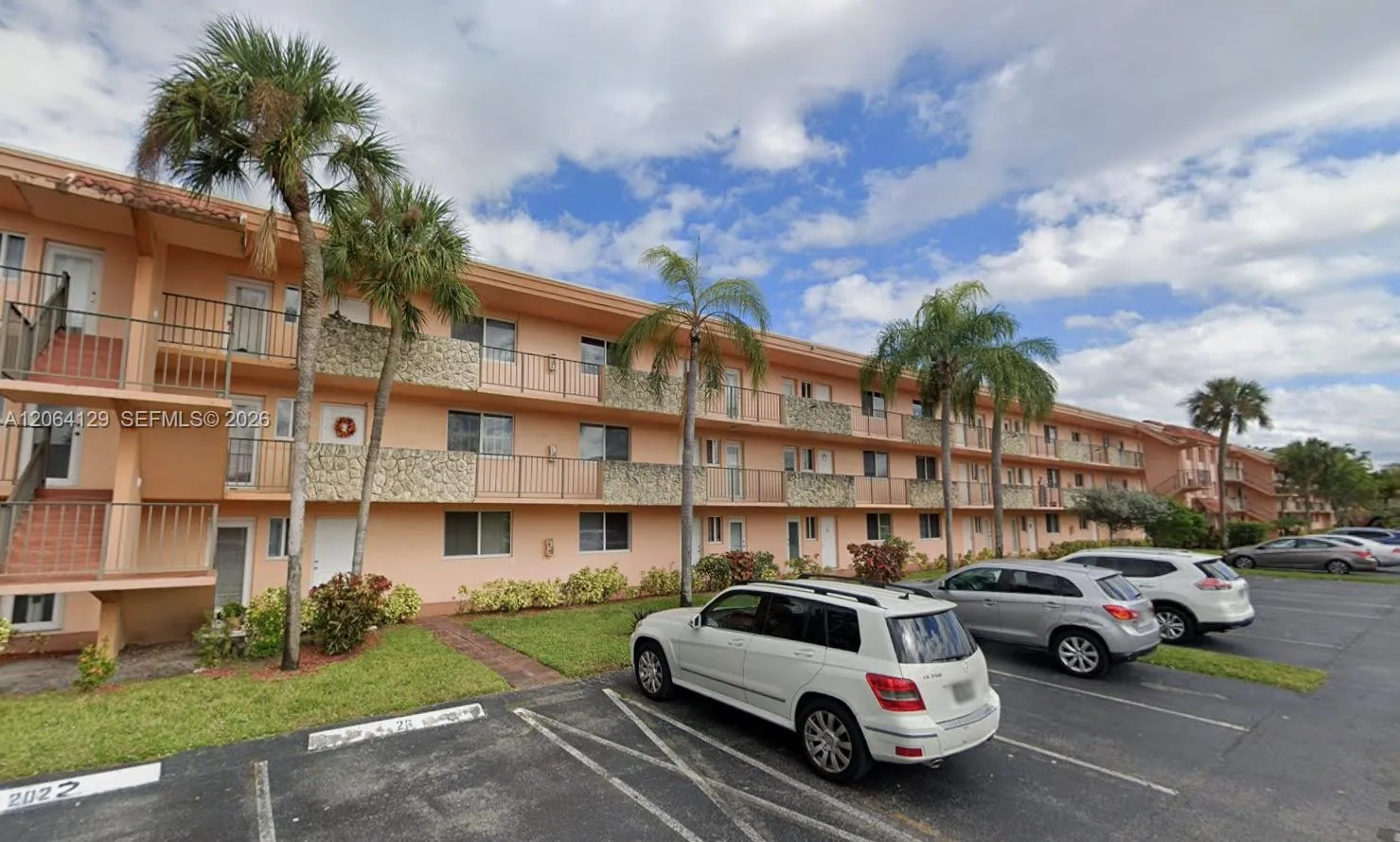 Foto de propiedad en 5950 Del Lago Circle 201, Sunrise, FL 33313 Sunrise con MLS# 