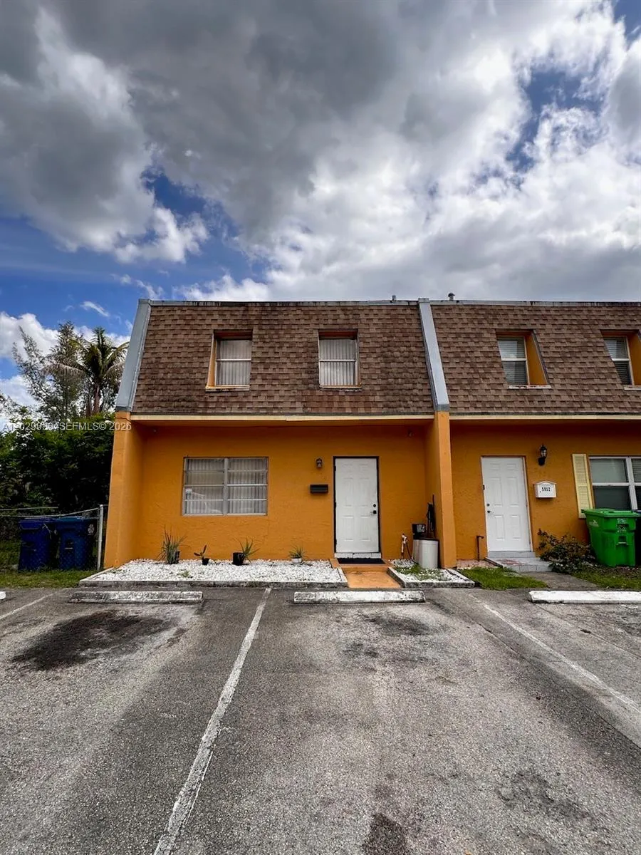 Alquilada 5950 NW 25th Place 233, Sunrise, FL 33313, Sunrise, FL 33313