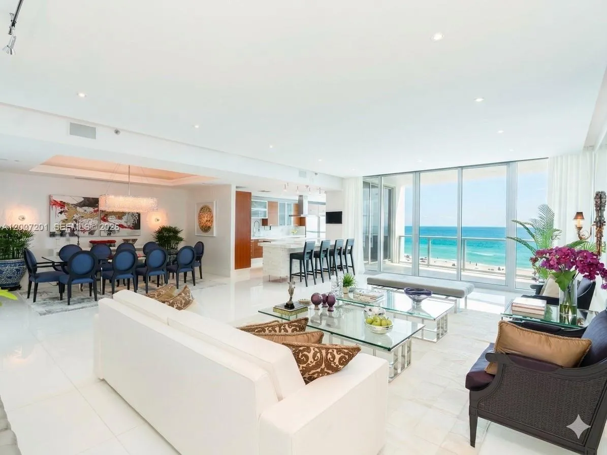 Foto de propiedad en 5959 Collins Avenue 906, Miami Beach, FL 33140 Miami Beach con MLS# 