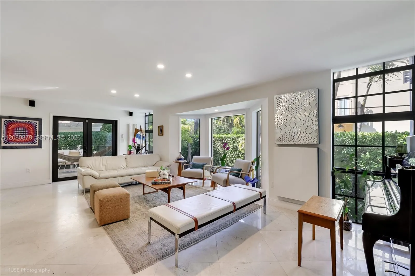 Foto de propiedad en 596 Fernwood Road B, Key Biscayne, FL 33149 Key Biscayne con MLS# 