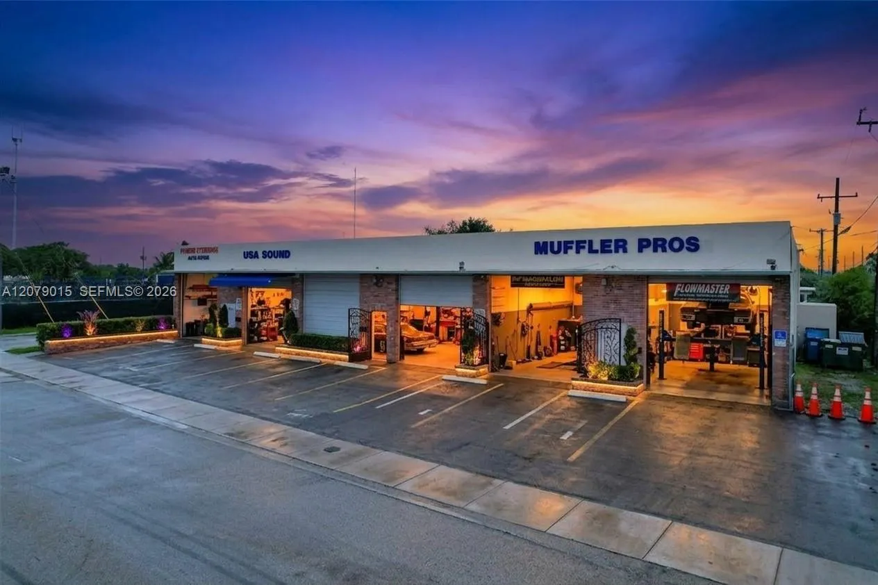 Foto de propiedad en 5960 SW 23rd Street, West Park, FL 33023 West Park con MLS# 