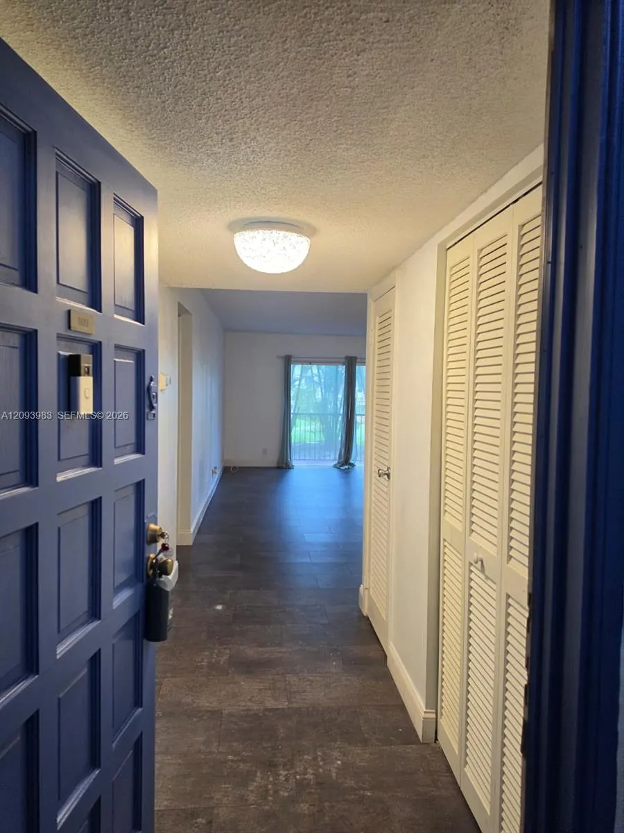 En Venta 5961 N Falls Cir Drive 109, Lauderhill, FL 33319, Lauderhill, FL 33319