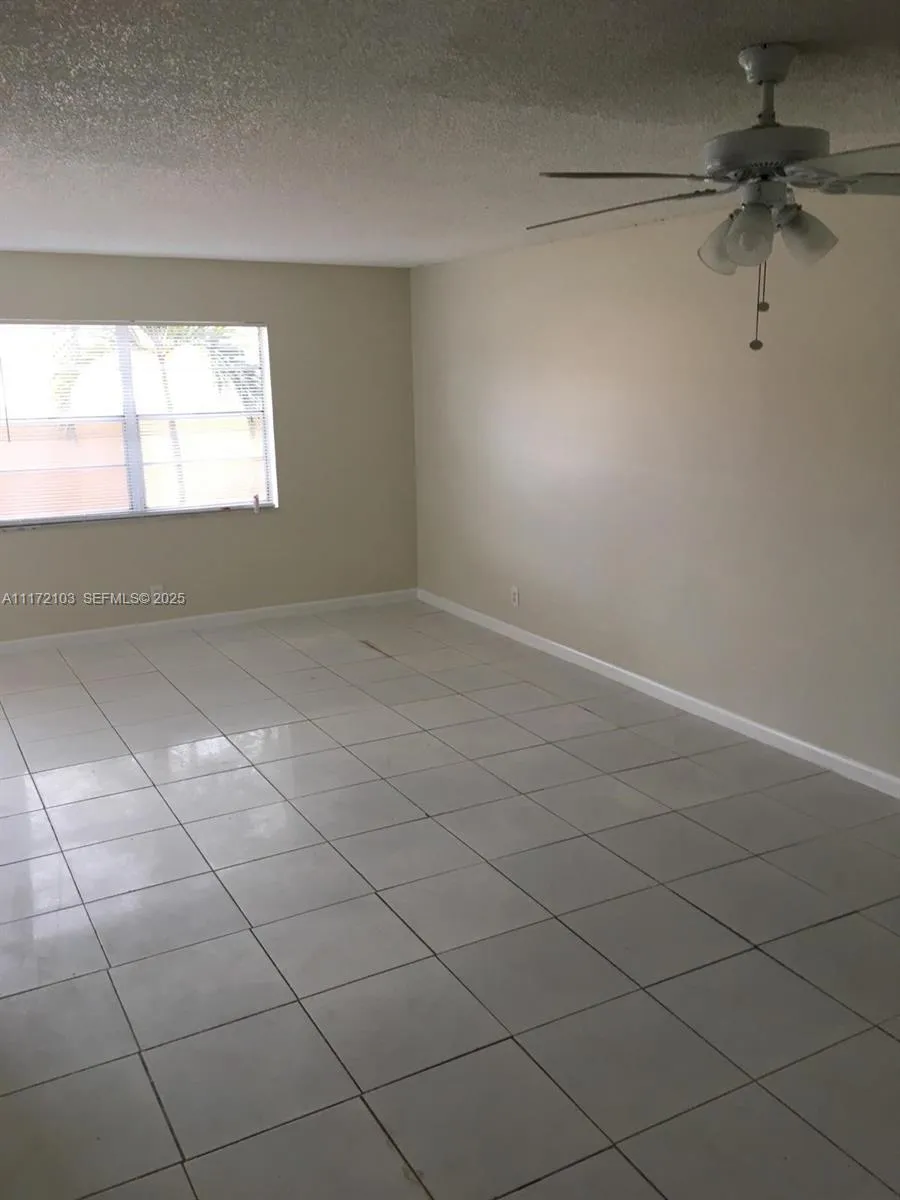 Foto de propiedad en 5962 NW 29th Place 112, Sunrise, FL 33313 Sunrise con MLS# 