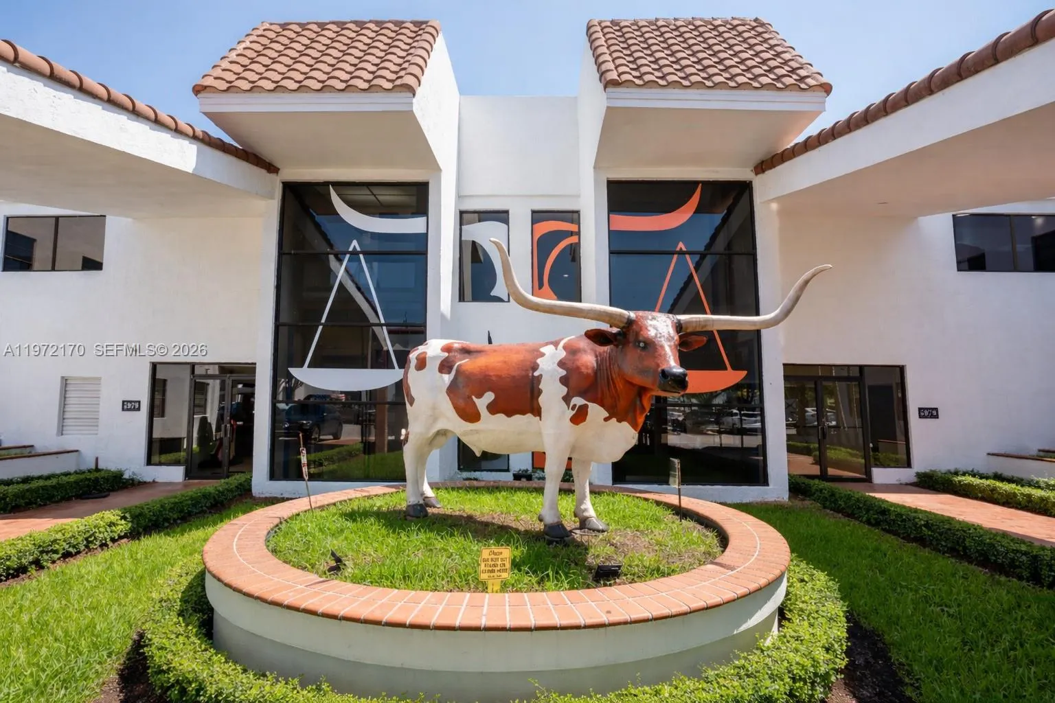 Foto de propiedad en 5969 NW 151st Street, Miami Lakes, FL 33014 Miami Lakes con MLS# 