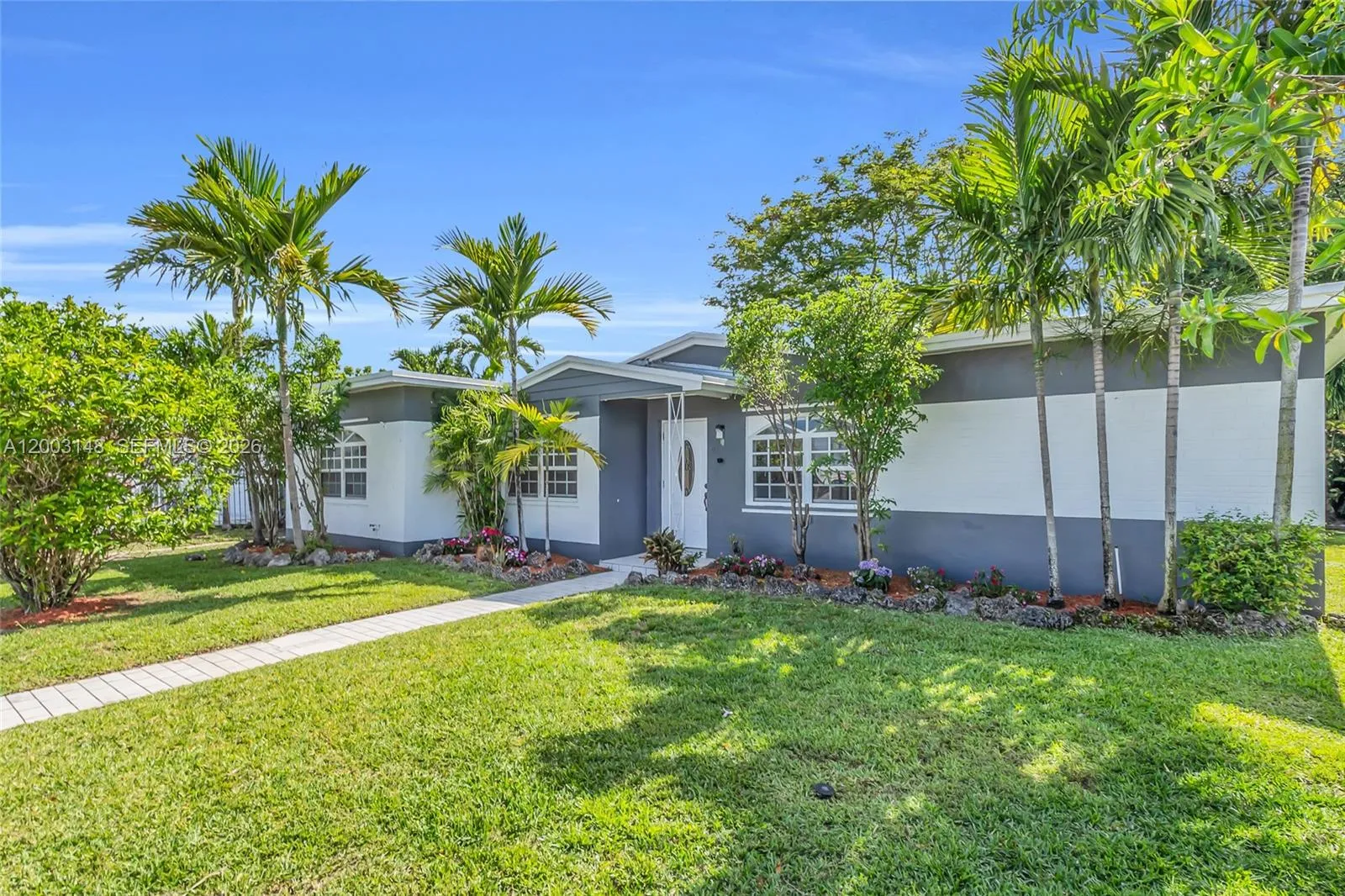 Vendido 5971 W 13th Avenue, Hialeah, FL 33012, Hialeah, FL 33012