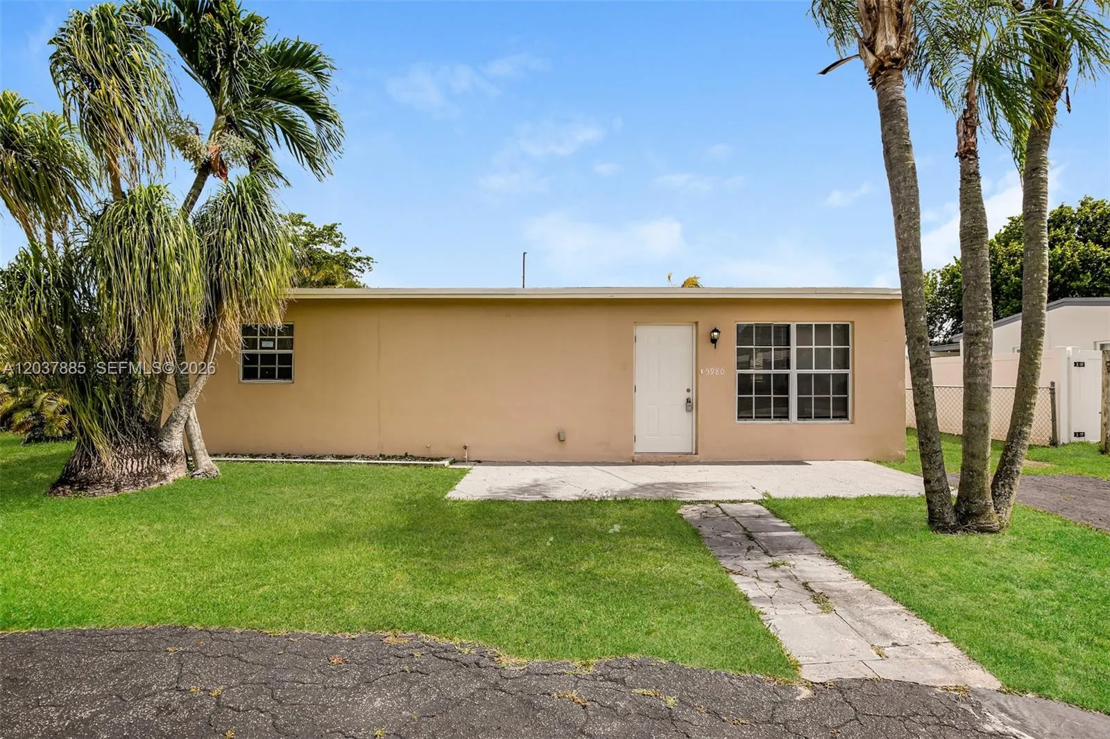Alquilada 5980 NW 24th Court, Margate, FL 33063, Margate, FL 33063