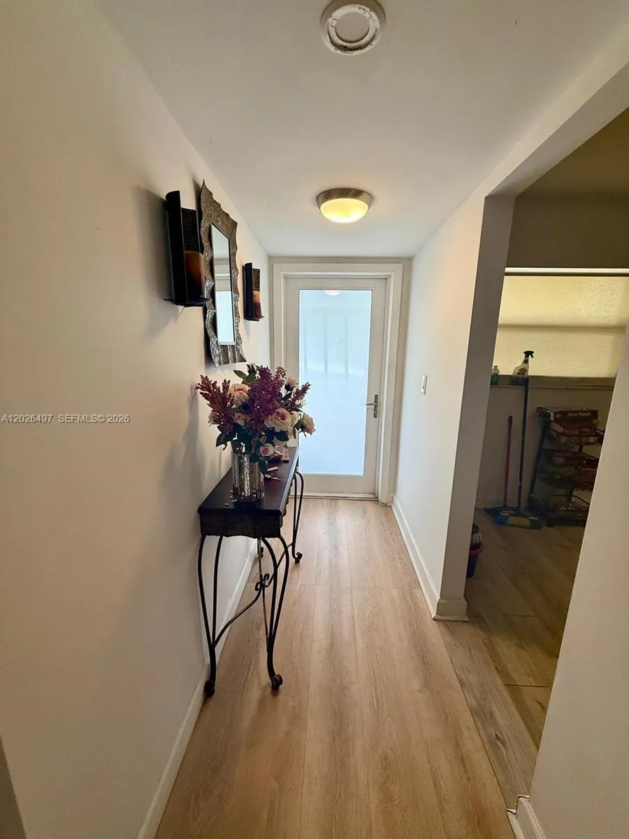 Foto de propiedad en 5985 Del Lago Circle 215, Sunrise, FL 33313 Sunrise con MLS# 