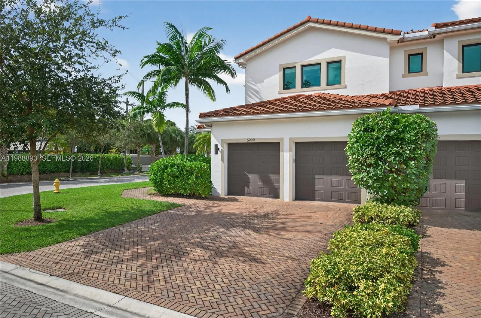 Foto de propiedad en 5999 E Brookfield Circle E, Hollywood, FL 33312 Hollywood con MLS# 
