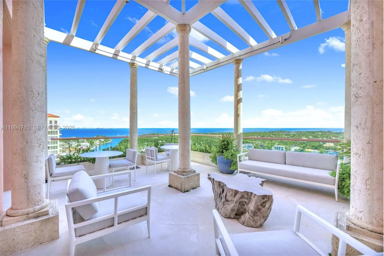 Foto de propiedad en 60 Edgewater Drive TS-A, Coral Gables, FL 33133 Coral Gables con MLS# 