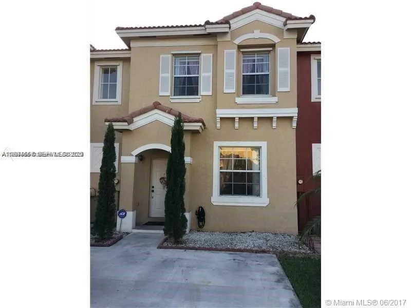 Foto de propiedad en 60 SE 6th Road, Homestead, FL 33030 Homestead con MLS# 