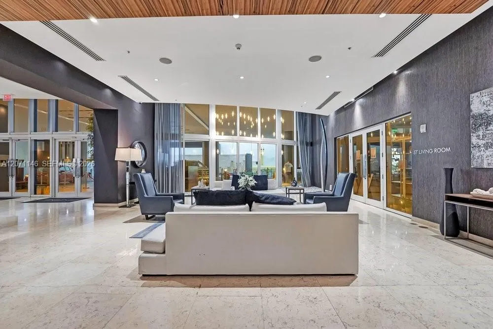 Foto de propiedad en 60 SW 13th Street 1402, Miami, FL 33130 Miami con MLS#