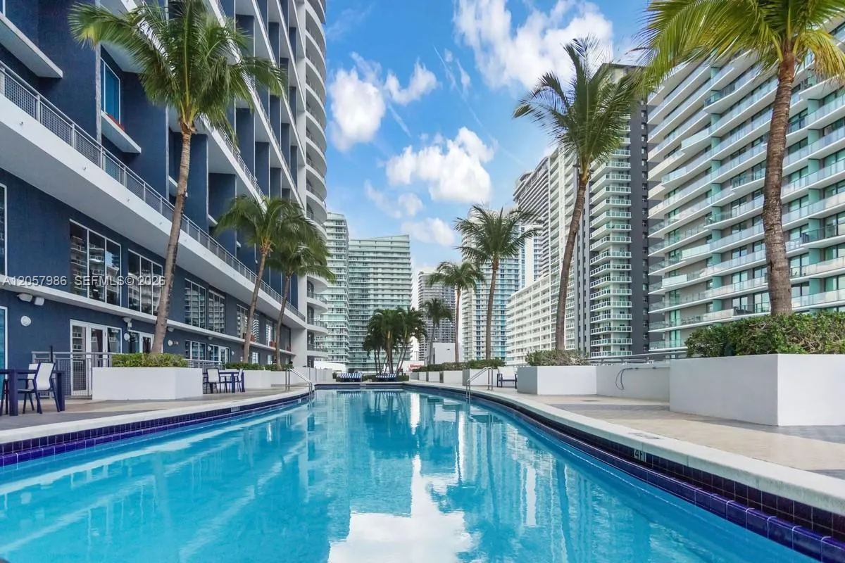Foto de propiedad en 60 SW 13th Street 3022, Miami, FL 33130 Miami con MLS#