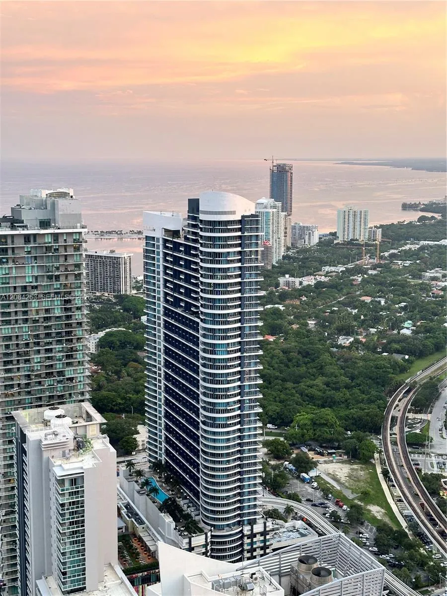 Foto de propiedad en 60 SW 13th Street 3222, Miami, FL 33130 Miami con MLS#