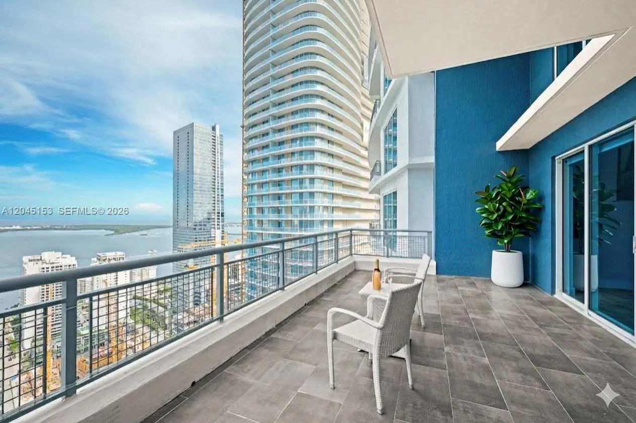 Foto de propiedad en 60 SW 13th Street 4002, Miami, FL 33130 Miami con MLS#