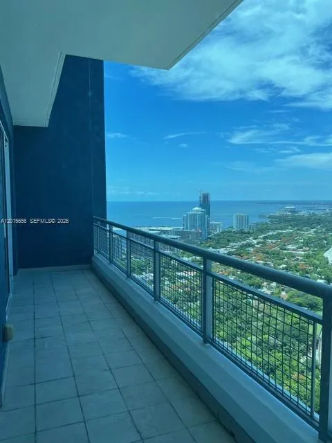 Foto de propiedad en 60 SW 13th Street 4611, Miami, FL 33130 Miami con MLS#