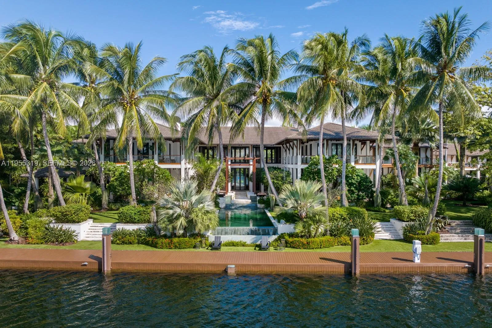 Foto de propiedad en 600-620 Arvida Parkway, Coral Gables, FL 33156 Coral Gables con MLS# 