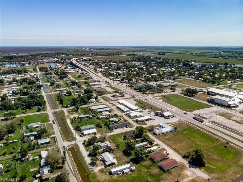 Foto de propiedad en 600 & 642 Us 27 Highway, Moore Haven, FL 33471 Moore Haven con MLS# 