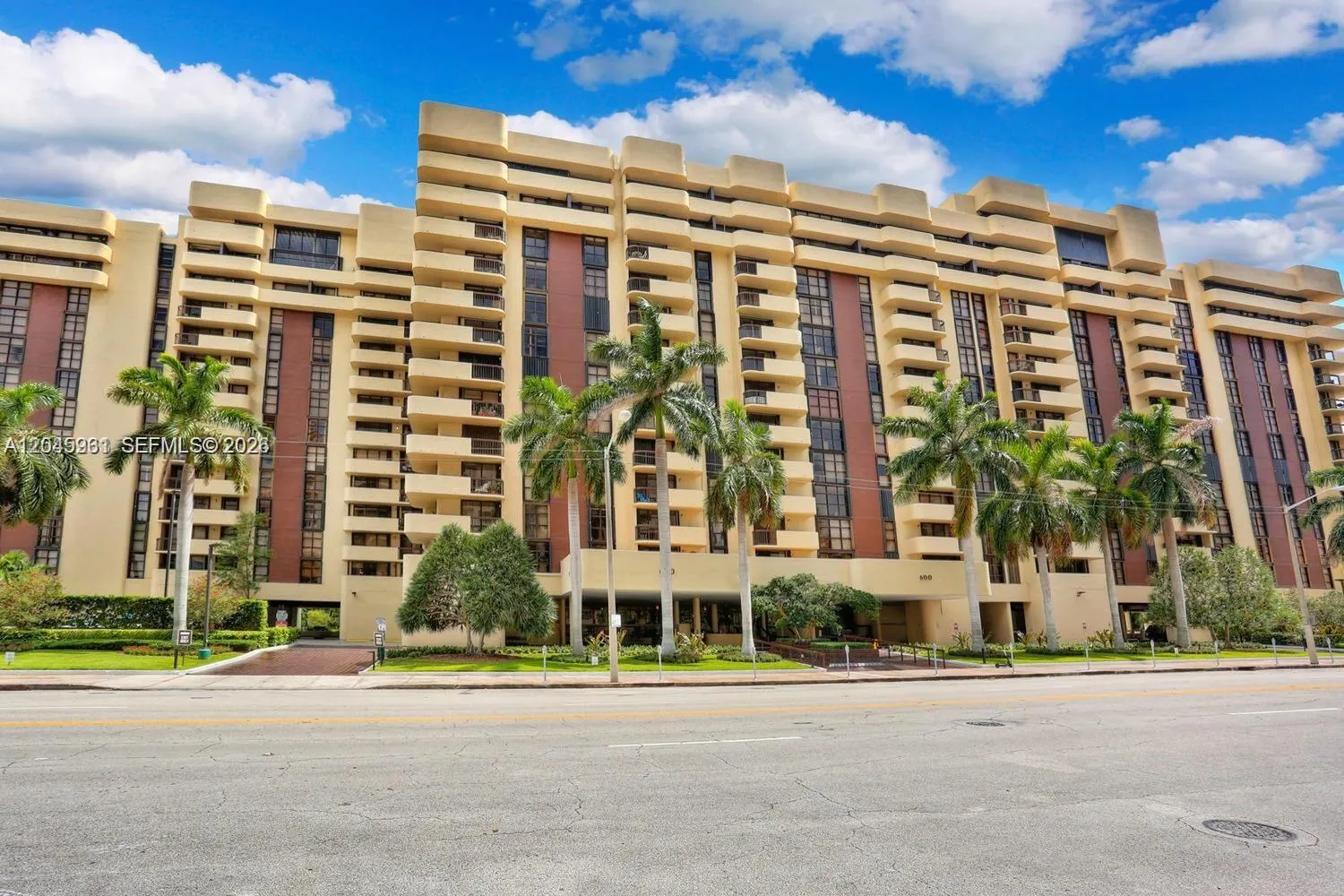 Foto de propiedad en 600 Biltmore Way 618, Coral Gables, FL 33134 Coral Gables con MLS# 