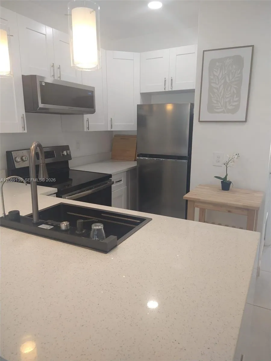 En Venta 600 Layne Boulevard 122, Hallandale Beach, FL 33009, Hallandale Beach, FL 33009