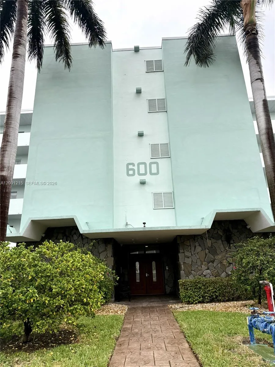 En Venta 600 NE 14th Avenue 224, Hallandale Beach, FL 33009, Hallandale Beach, FL 33009