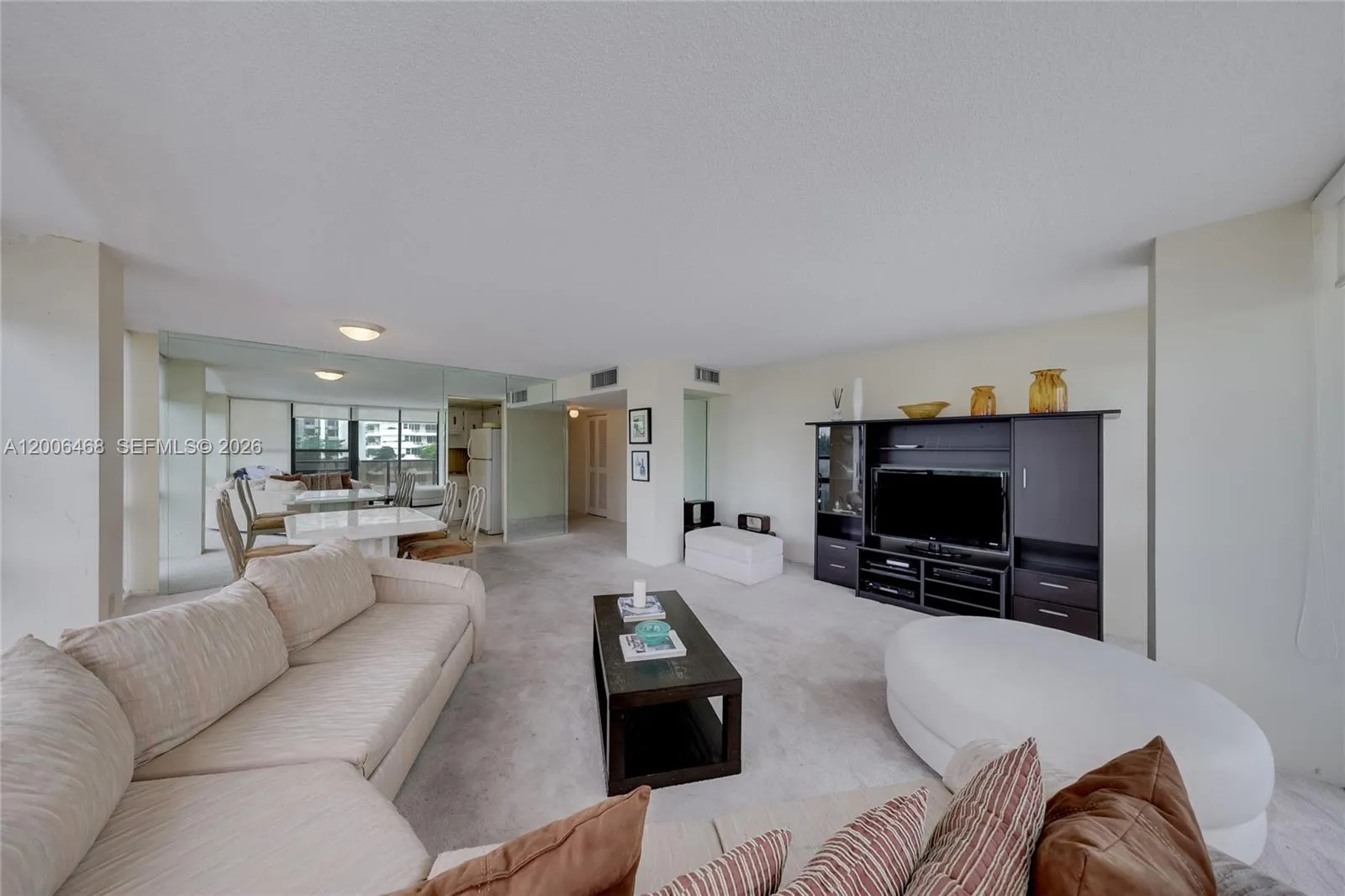Foto de propiedad en 600 NE 36th Street 421, Miami, FL 33137 Miami con MLS# 