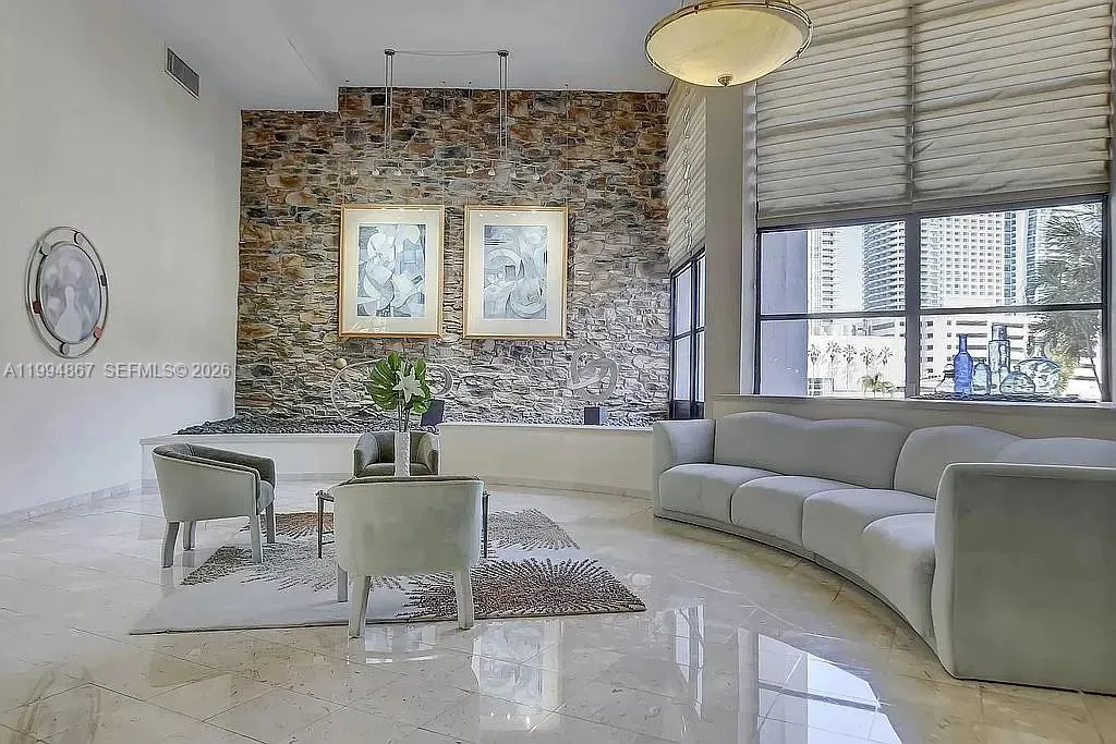 Foto de propiedad en 600 Parkview Drive 222, Hallandale Beach, FL 33009 Hallandale Beach con MLS# 