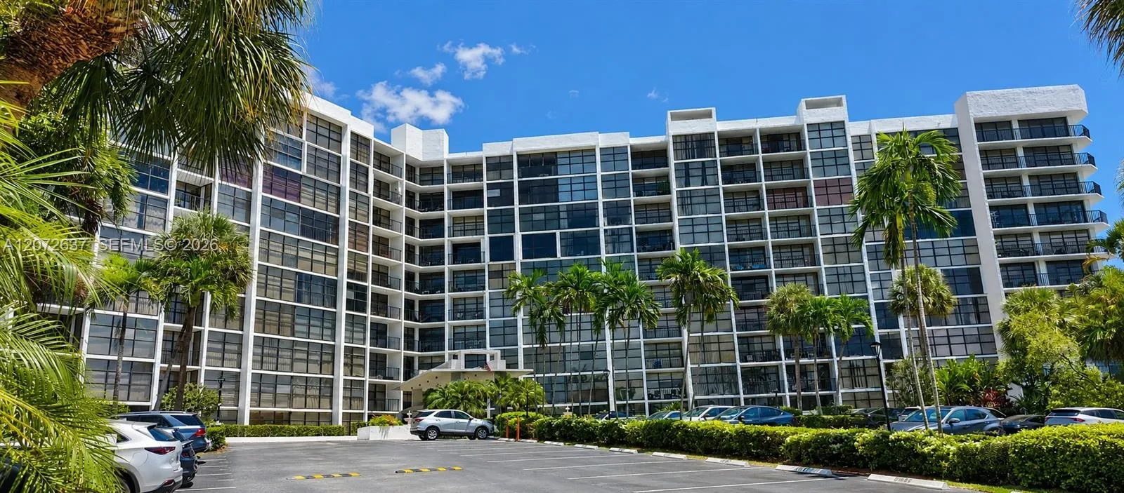 Foto de propiedad en 600 Parkview Drive 224, Hallandale Beach, FL 33009 Hallandale Beach con MLS# 