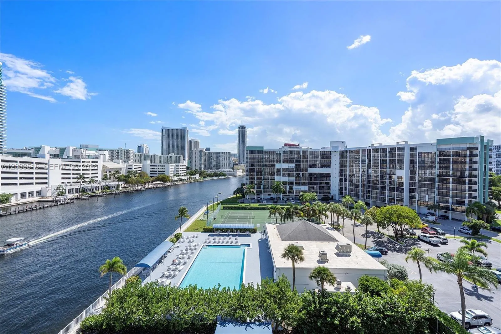 Foto de propiedad en 600 Parkview Drive 815, Hallandale Beach, FL 33009 Hallandale Beach con MLS#