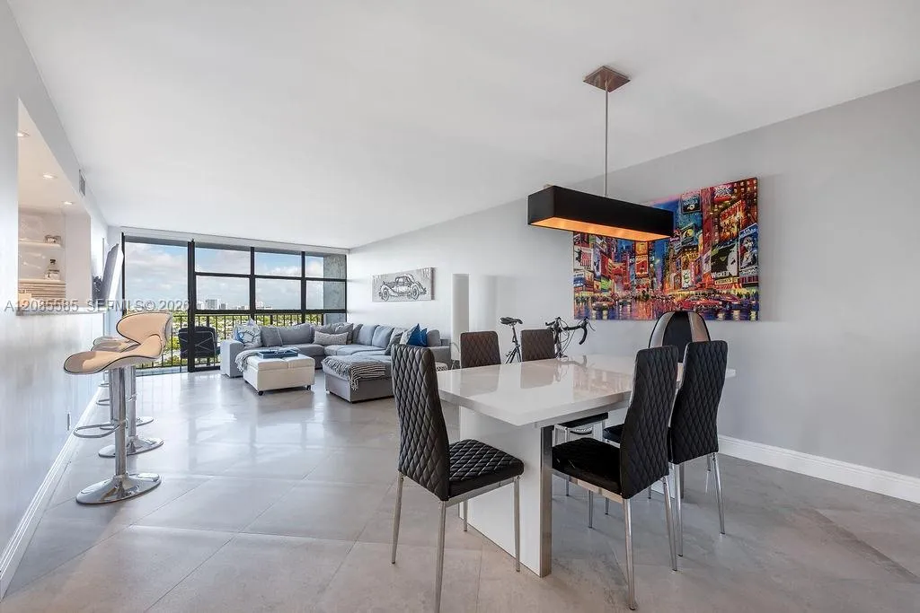 Foto de propiedad en 600 Parkview Drive 829, Hallandale Beach, FL 33009 Hallandale Beach con MLS# 