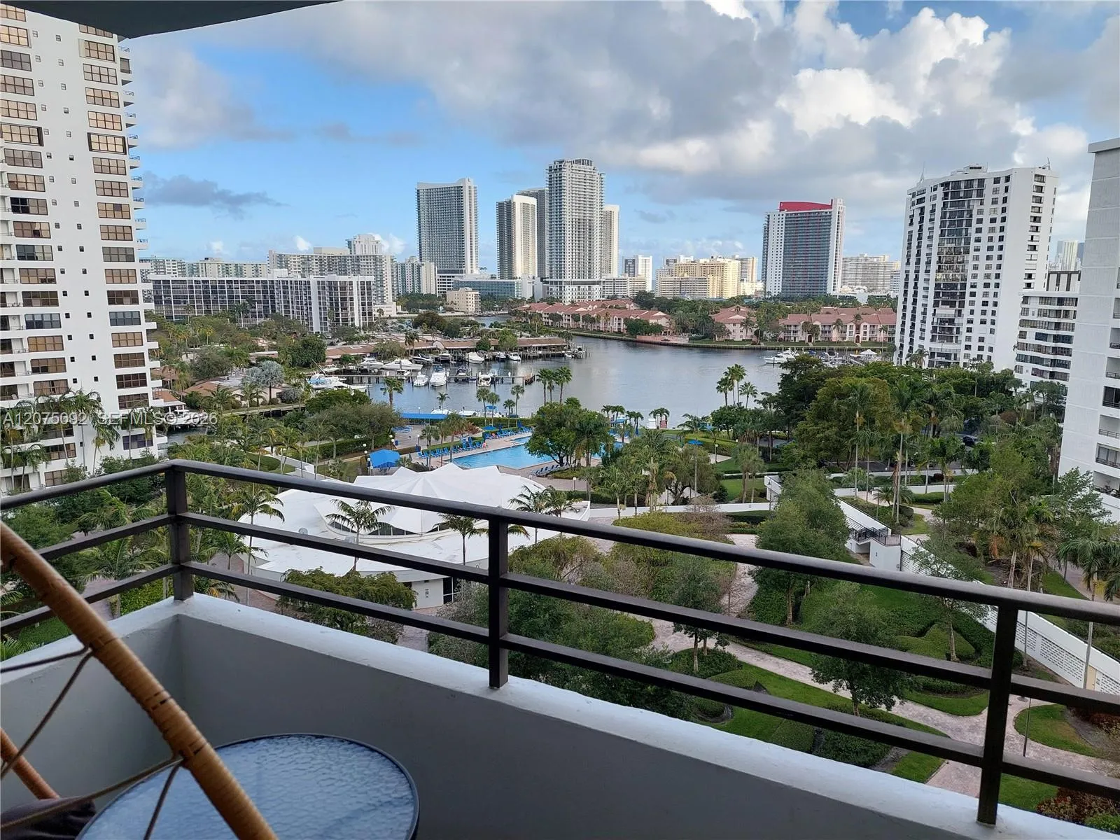 Foto de propiedad en 600 S Three Islands Boulevard 1018, Hallandale Beach, FL 33009 Hallandale Beach con MLS# 
