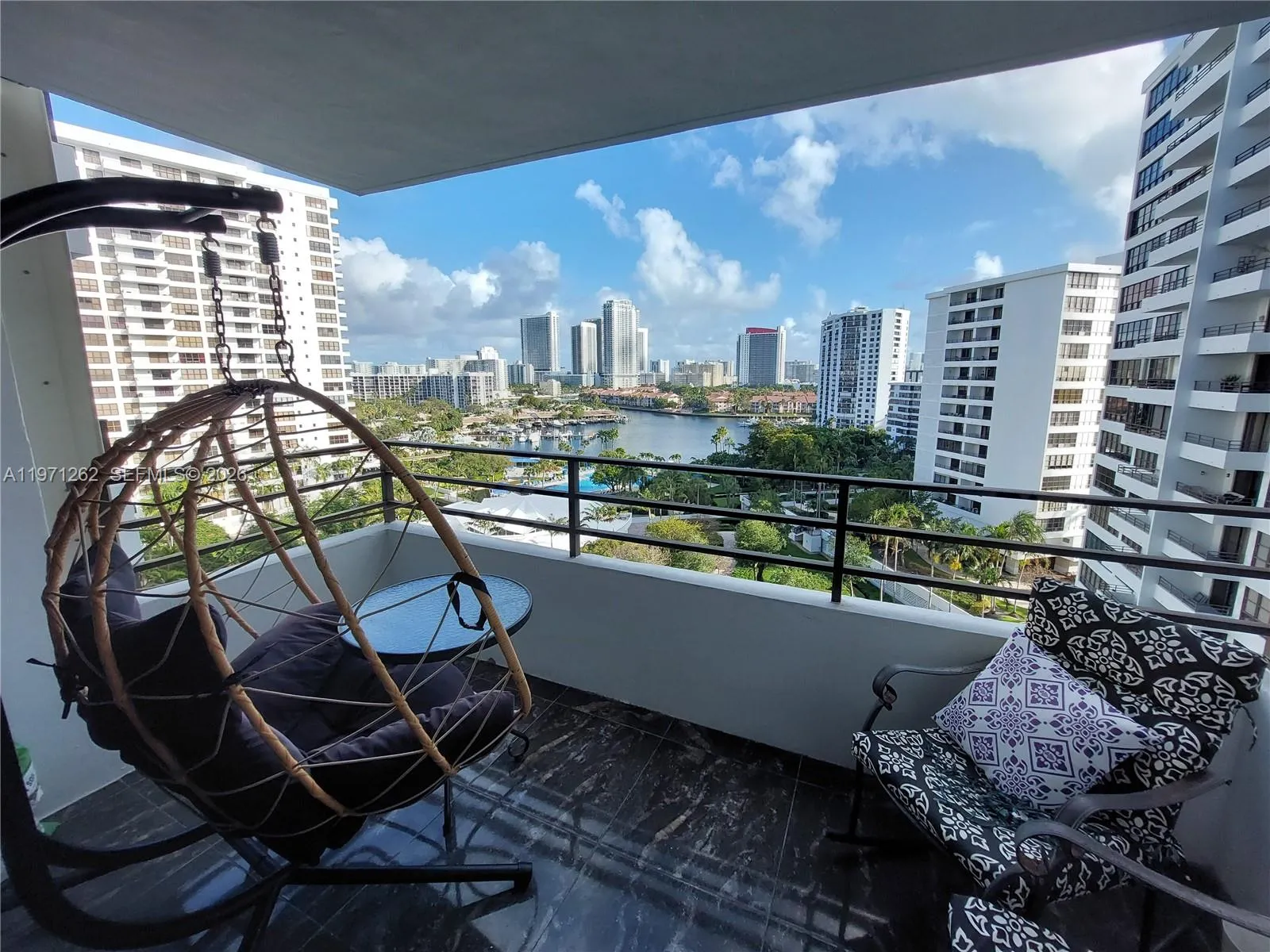 Foto de propiedad en 600 SE Three Islands Boulevard 1018, Hallandale Beach, FL 33009 Hallandale Beach con MLS# 