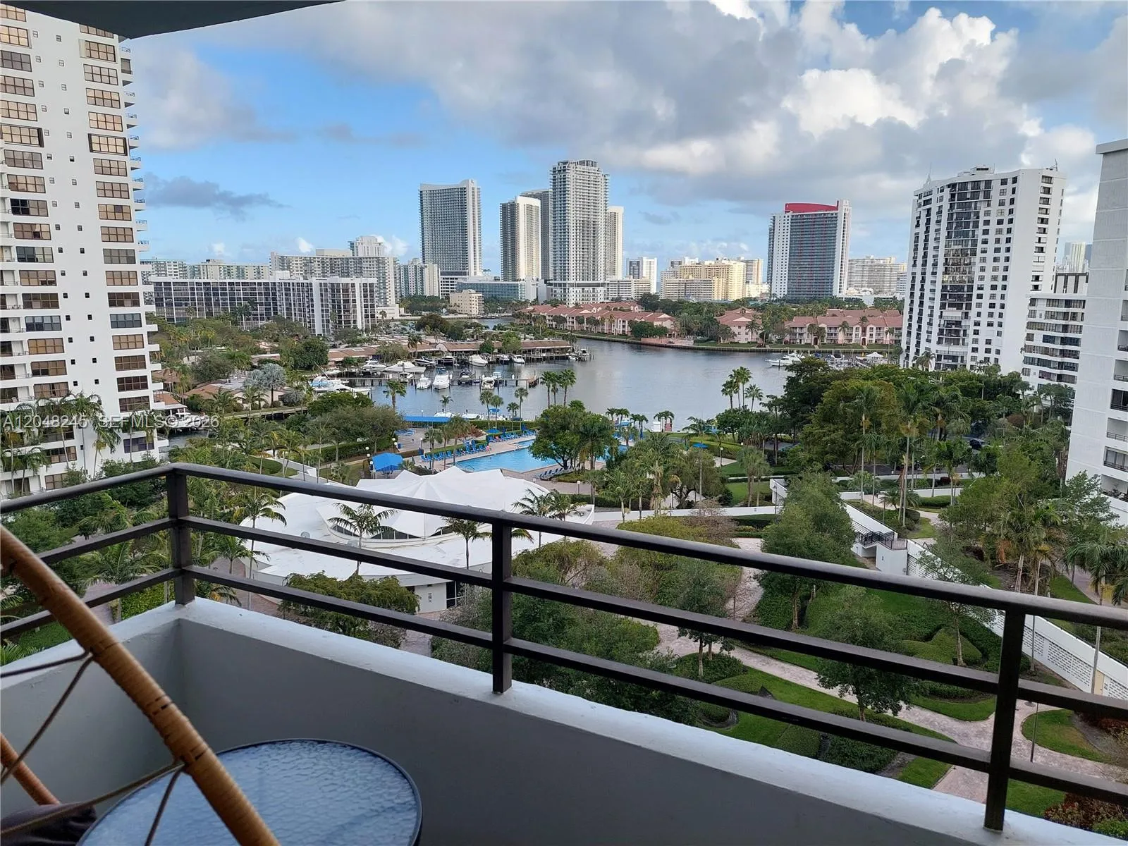 Foto de propiedad en 600 SE Three Islands Boulevard 1018, Hallandale Beach, FL 33009 Hallandale Beach con MLS# 