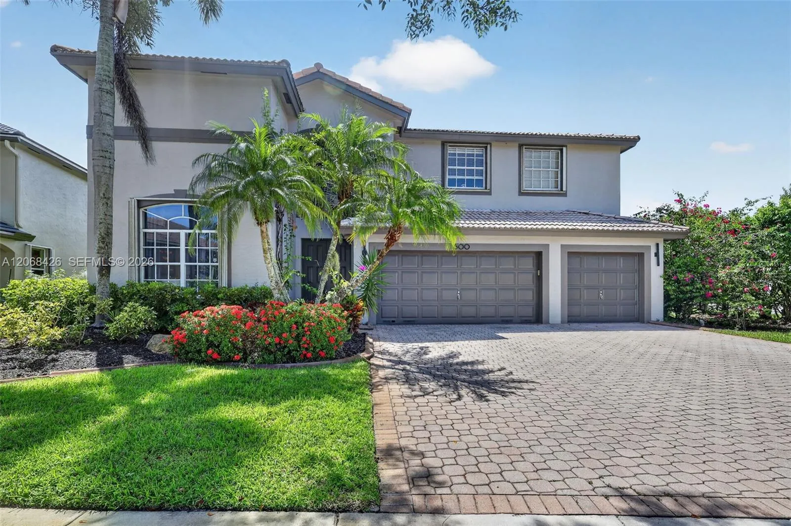 Foto de propiedad en 600 SW 167th Way, Pembroke Pines, FL 33027 Pembroke Pines con MLS# 