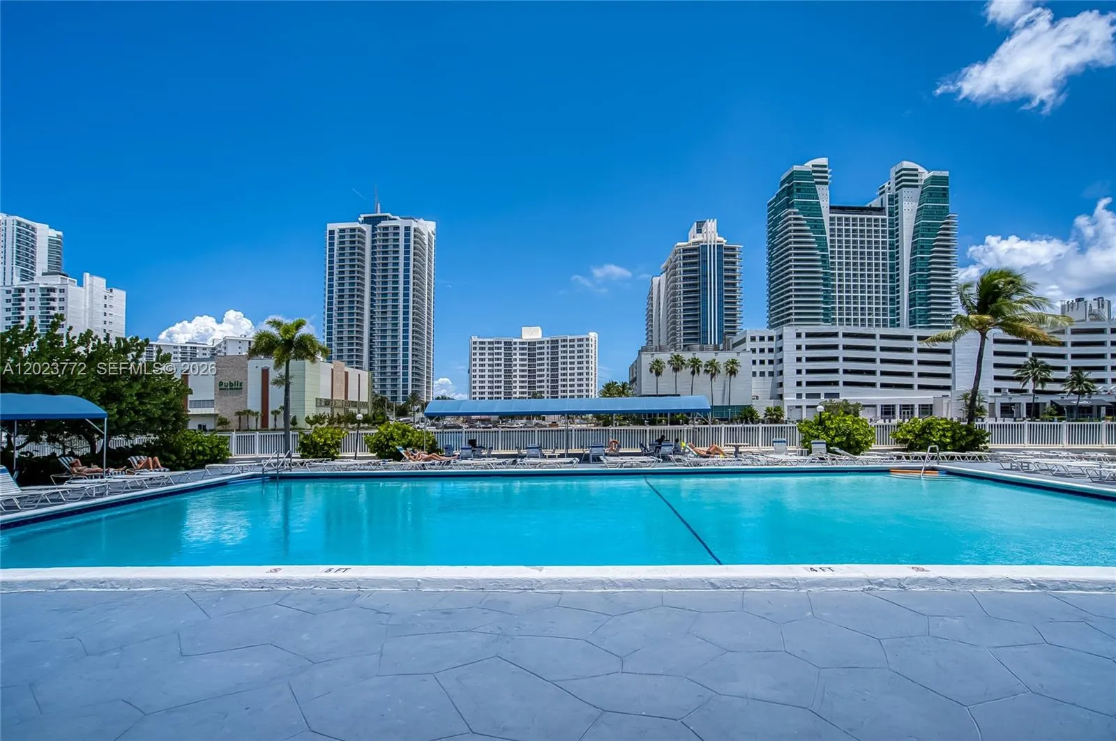 Foto de propiedad en 600 SW Parkview Drive 505, Hallandale Beach, FL 33009 Hallandale Beach con MLS# 