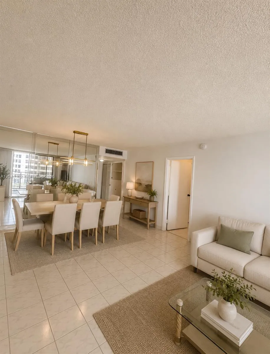 Foto de propiedad en 600 Three Islands Boulevard 1015, Hallandale Beach, FL 33009 Hallandale Beach con MLS# 