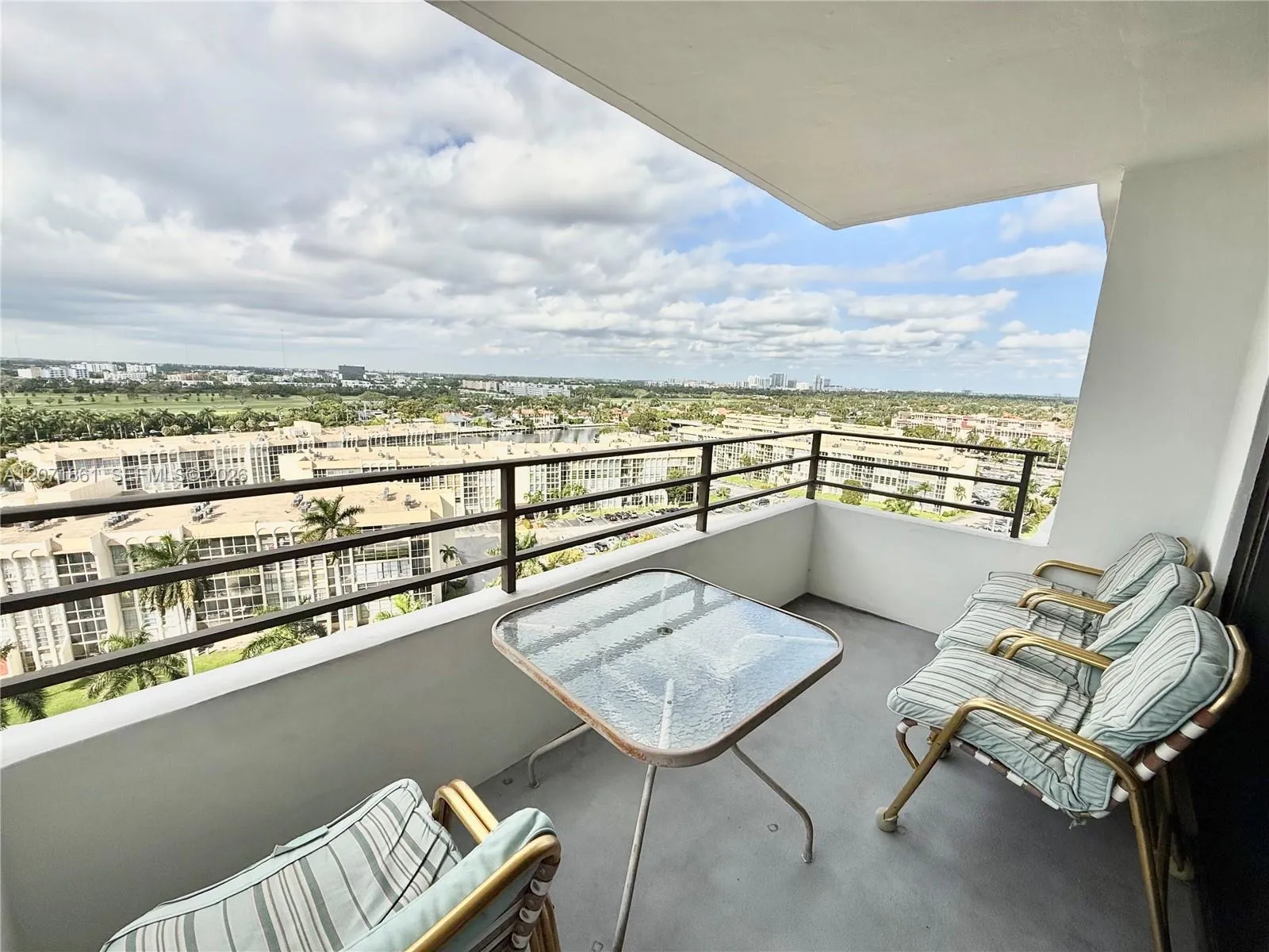 Foto de propiedad en 600 Three Islands Boulevard 1107, Hallandale Beach, FL 33009 Hallandale Beach con MLS# 