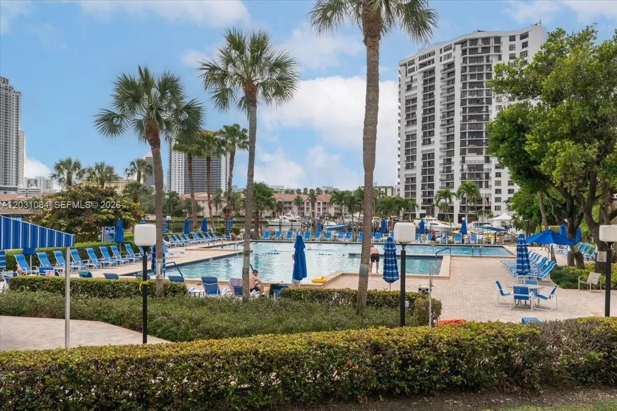 Foto de propiedad en 600 Three Islands Boulevard 1413, Hallandale Beach, FL 33009 Hallandale Beach con MLS# 