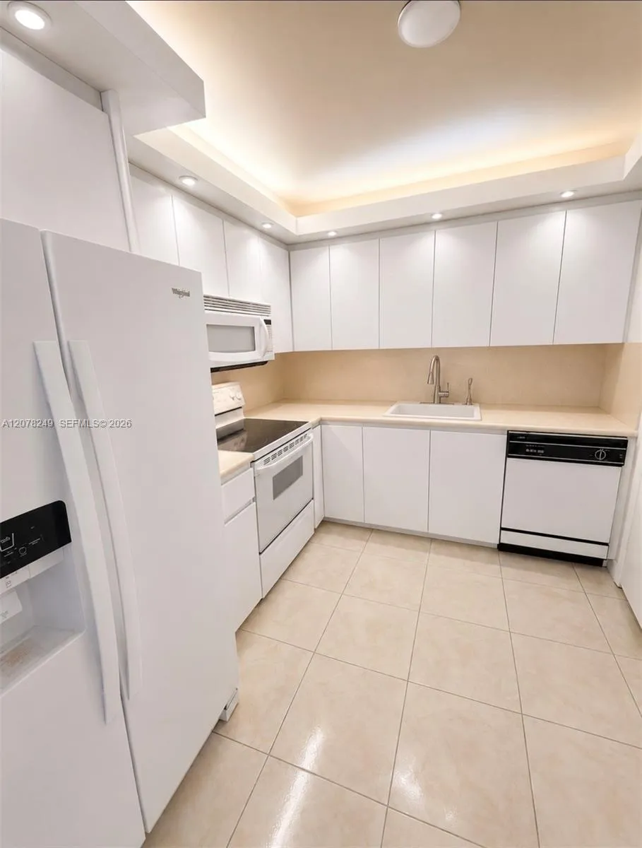 Foto de propiedad en 600 Three Islands Boulevard 1707, Hallandale Beach, FL 33009 Hallandale Beach con MLS# 