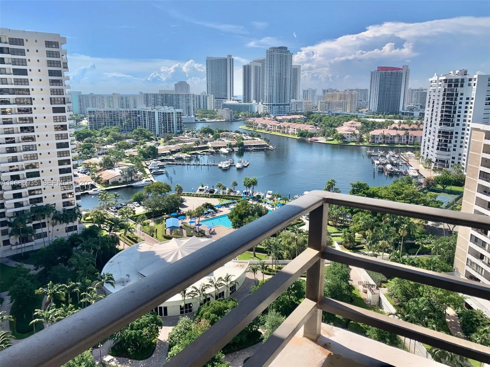 Foto de propiedad en 600 Three Islands Boulevard 1817, Hallandale Beach, FL 33009 Hallandale Beach con MLS# 