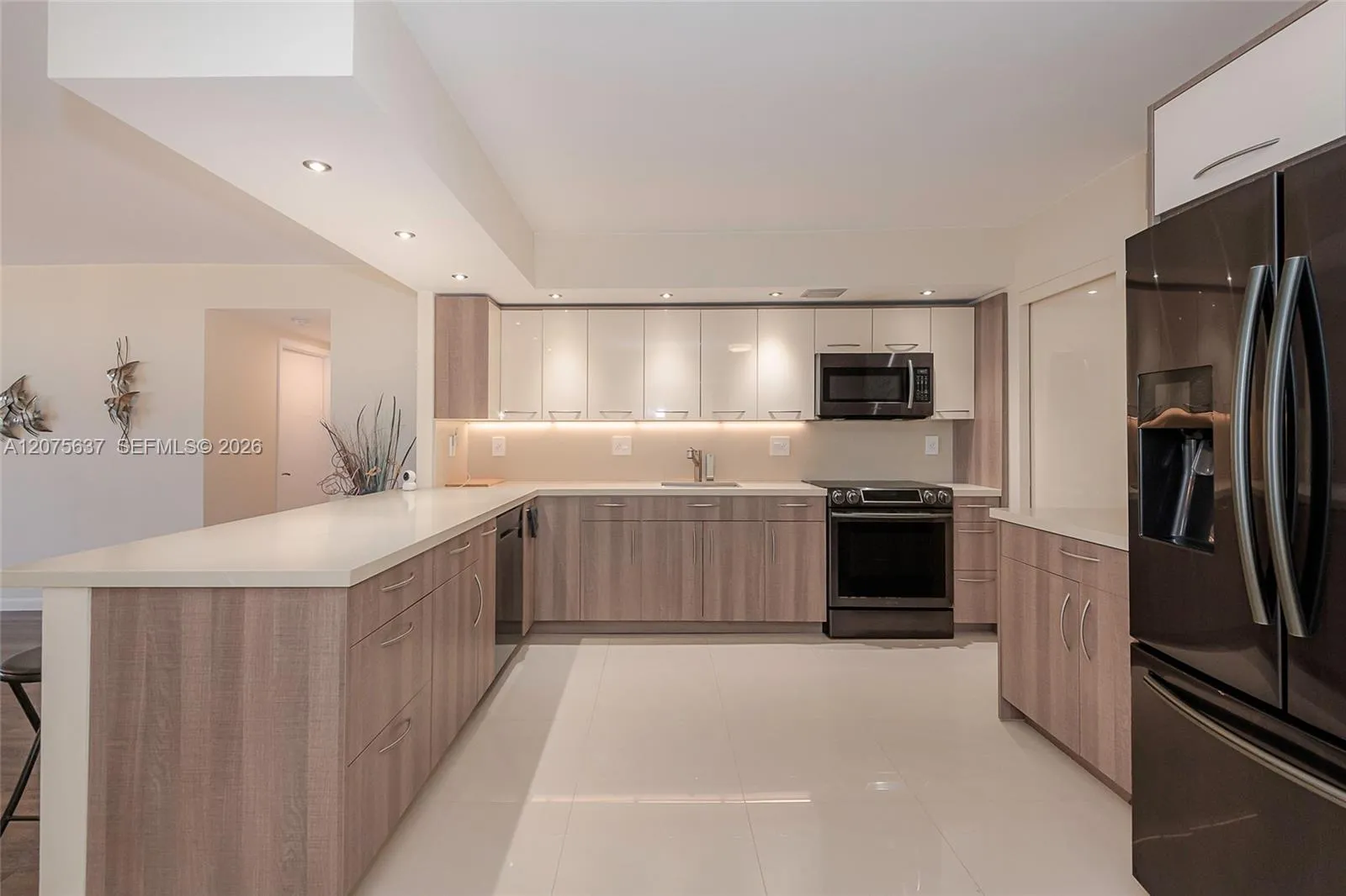 Foto de propiedad en 600 Three Islands Boulevard 521, Hallandale Beach, FL 33009 Hallandale Beach con MLS# 
