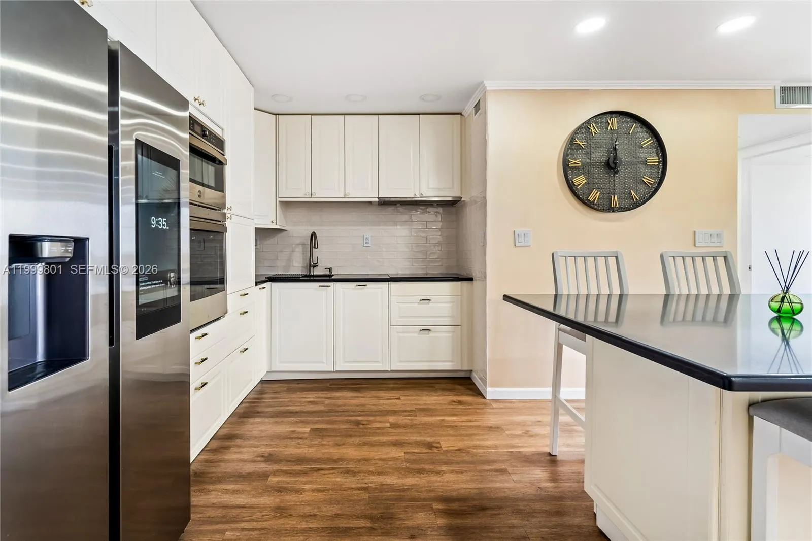 Foto de propiedad en 600 Three Islands Boulevard 604, Hallandale Beach, FL 33009 Hallandale Beach con MLS# 