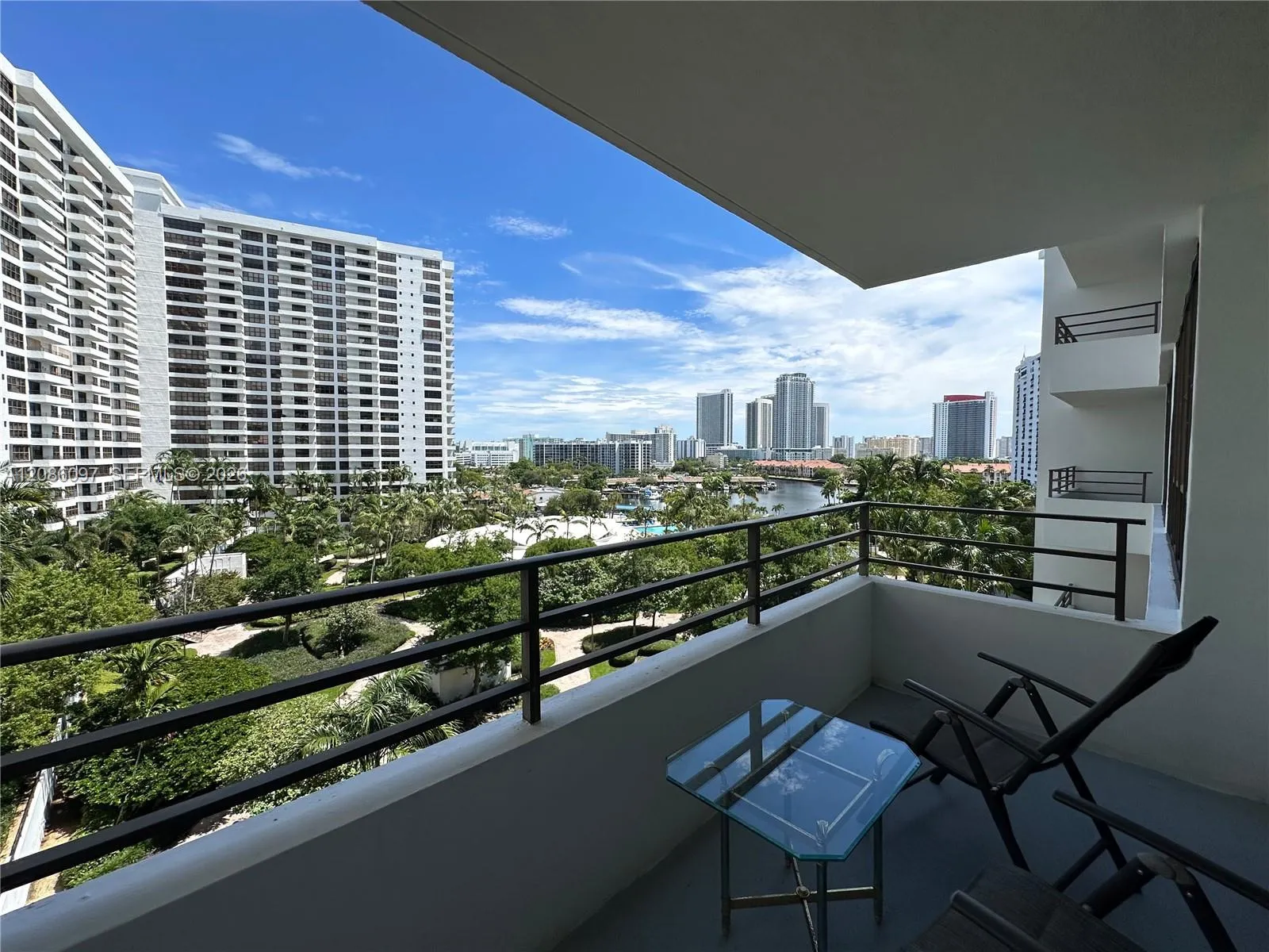 Foto de propiedad en 600 Three Islands Boulevard 614, Hallandale Beach, FL 33009 Hallandale Beach con MLS# 